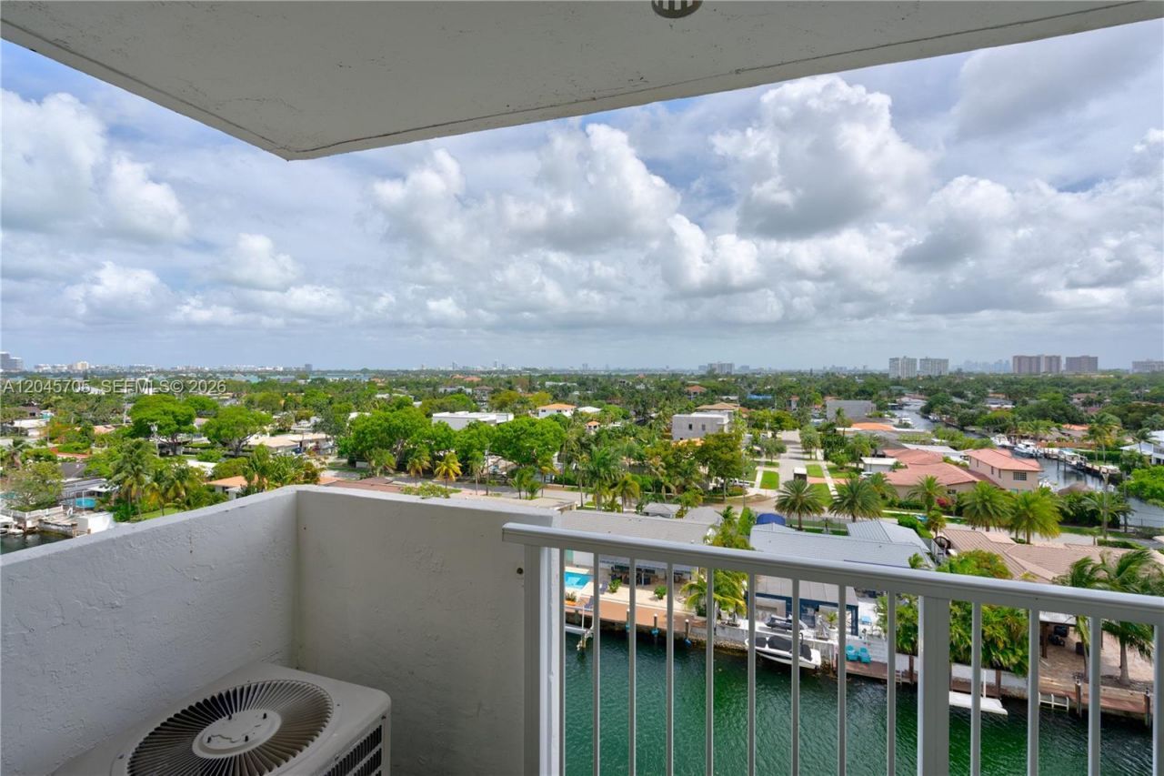 2000 NE 135th St, Unit 908, North Miami, FL 33181 Photo