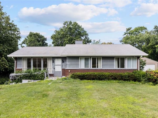 3003 Nottinghill Dr, Coraopolis, PA 15108