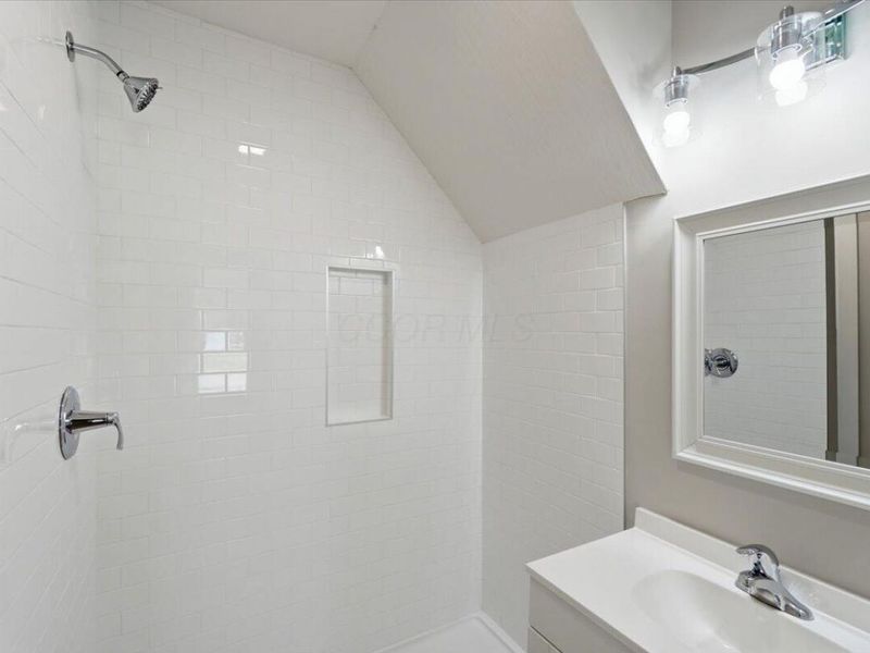 216 E 1st Street , London, OH 43140 Photo 13