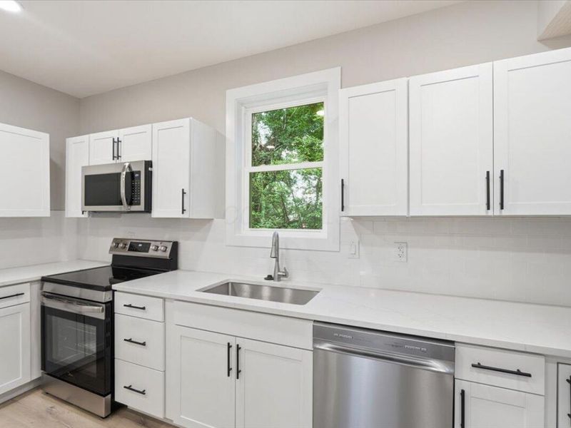 216 E 1st Street , London, OH 43140 Photo 9
