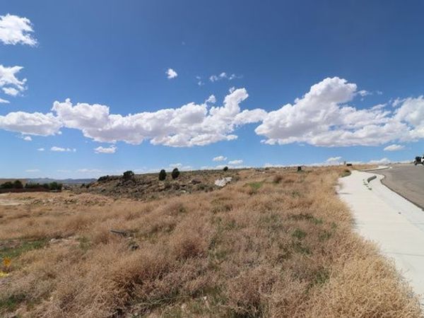 5267 N 5267 N PINNACLE DR , Unit 8, Cedar City, UT 84721