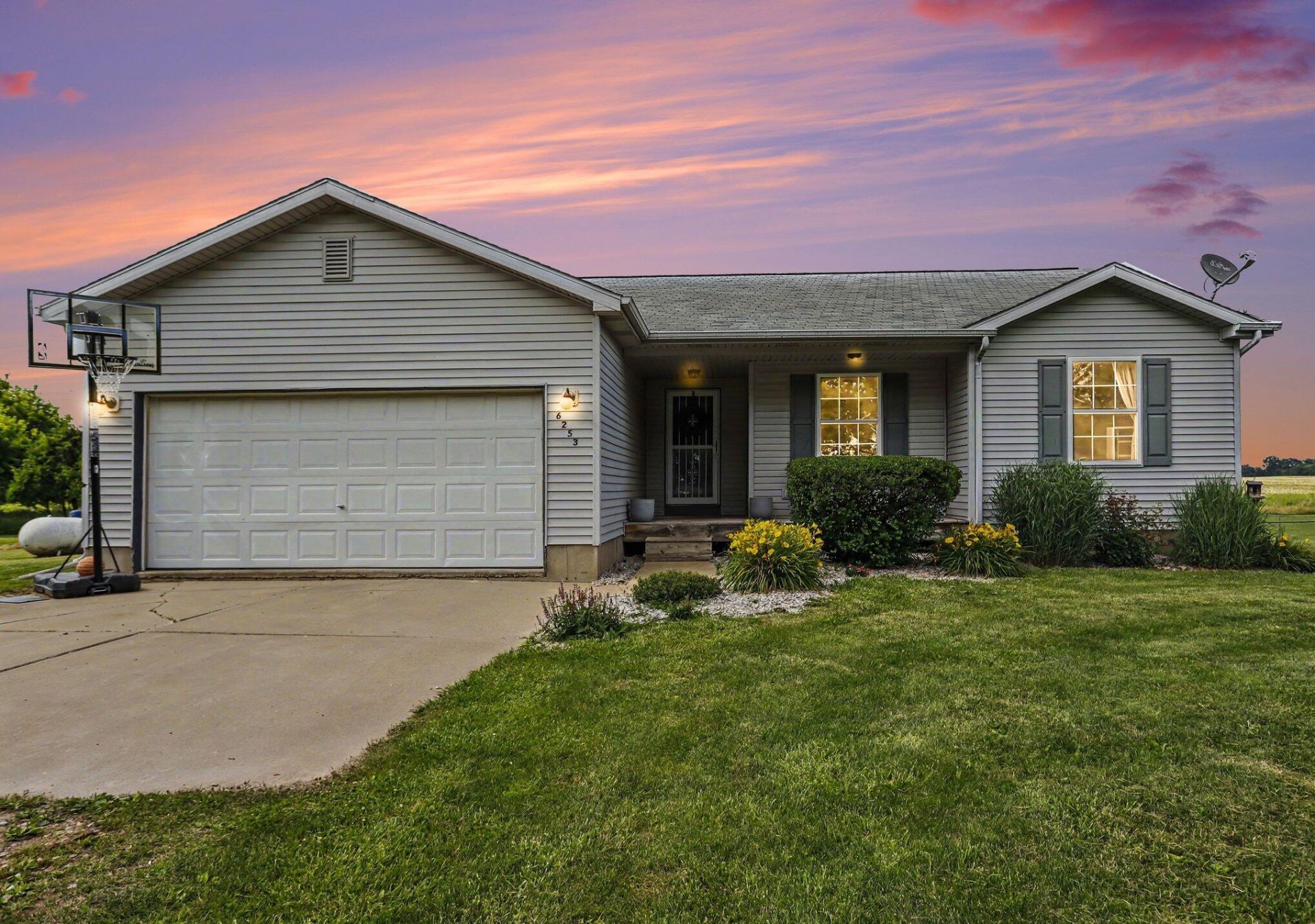 6253 Mills Highway, Eaton Rapids, MI 48827 Main Photo
