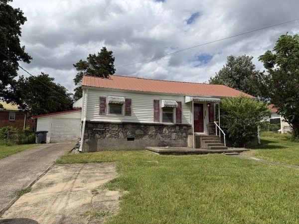 1505 Lawndale St , Fayetteville, TN 37334