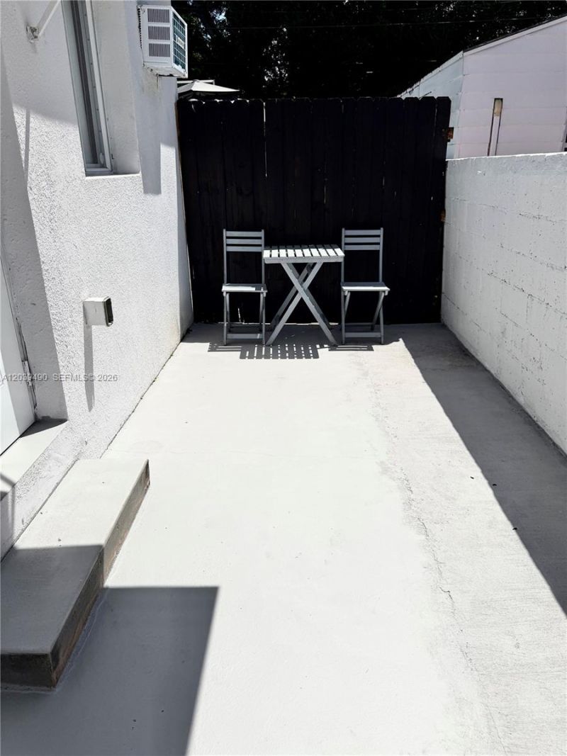 227 SW 26th Rd , Unit Rear, Miami, FL 33129 Photo