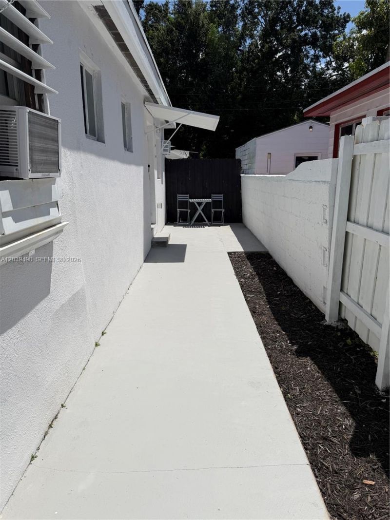227 SW 26th Rd , Unit Rear, Miami, FL 33129 Photo