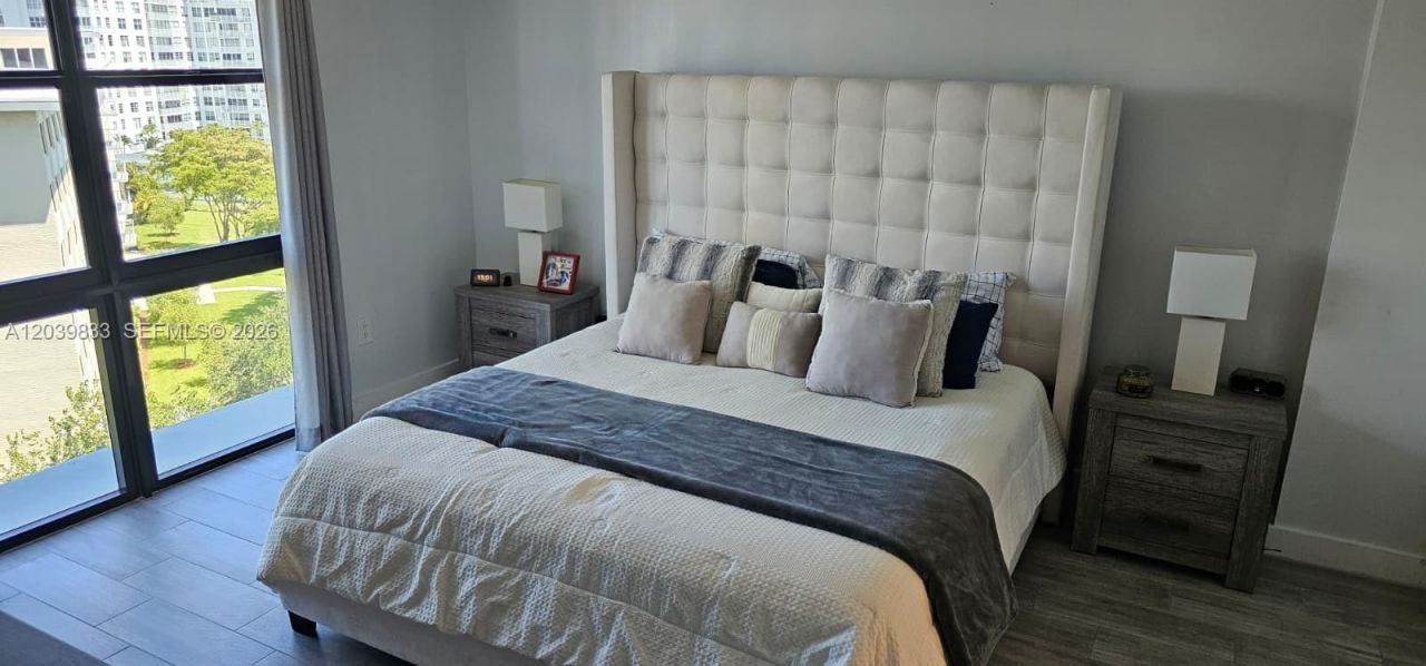 17600 N Bay Rd , Unit N906, Sunny Isles Beach, FL 33160 Photo
