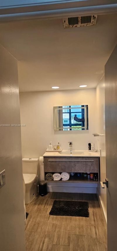 17600 N Bay Rd , Unit N906, Sunny Isles Beach, FL 33160 Photo