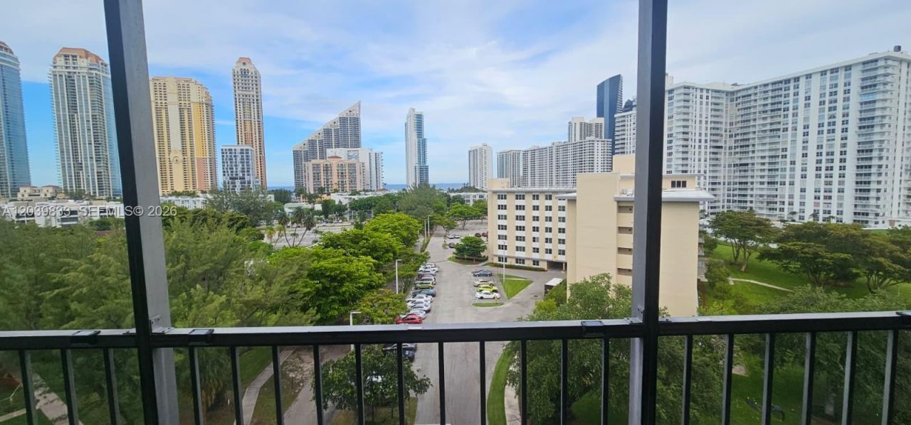 17600 N Bay Rd , Unit N906, Sunny Isles Beach, FL 33160 Photo