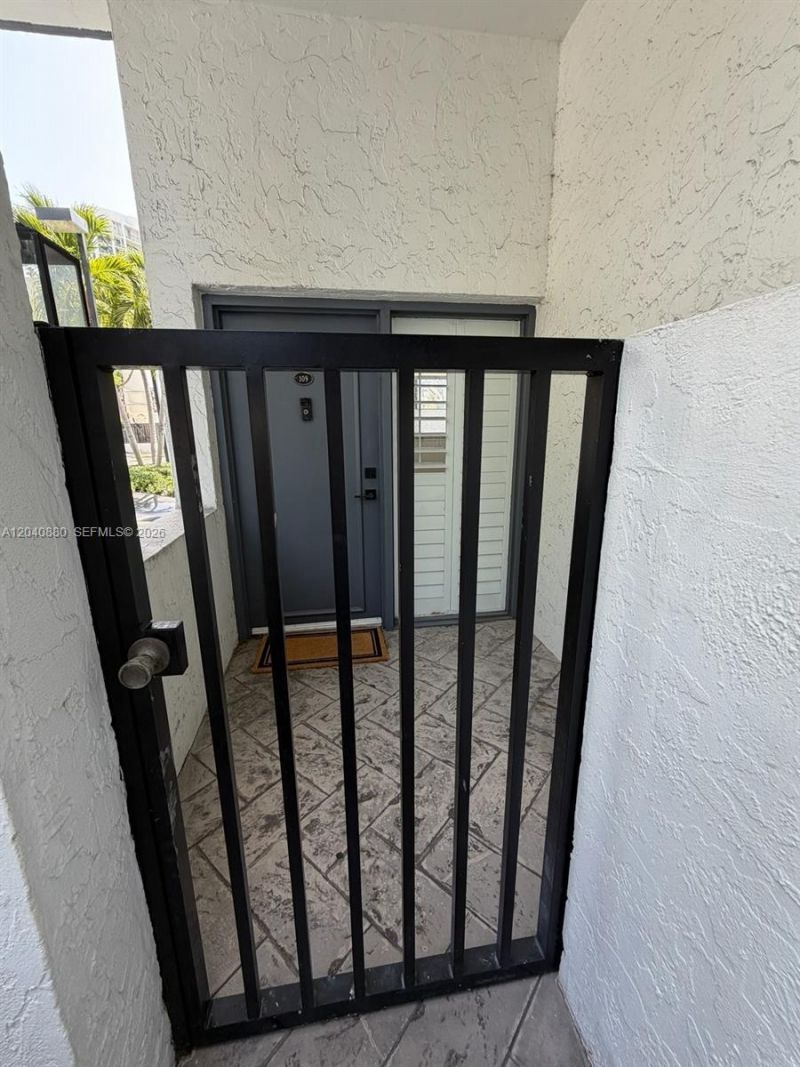 2715 Tigertail Ave, Unit 109, Miami, FL 33133 Photo
