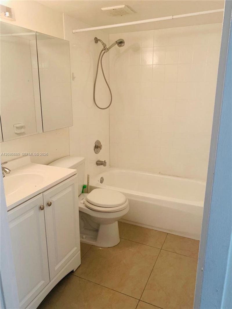 2715 Tigertail Ave , Unit 109, Miami, FL 33133 Photo