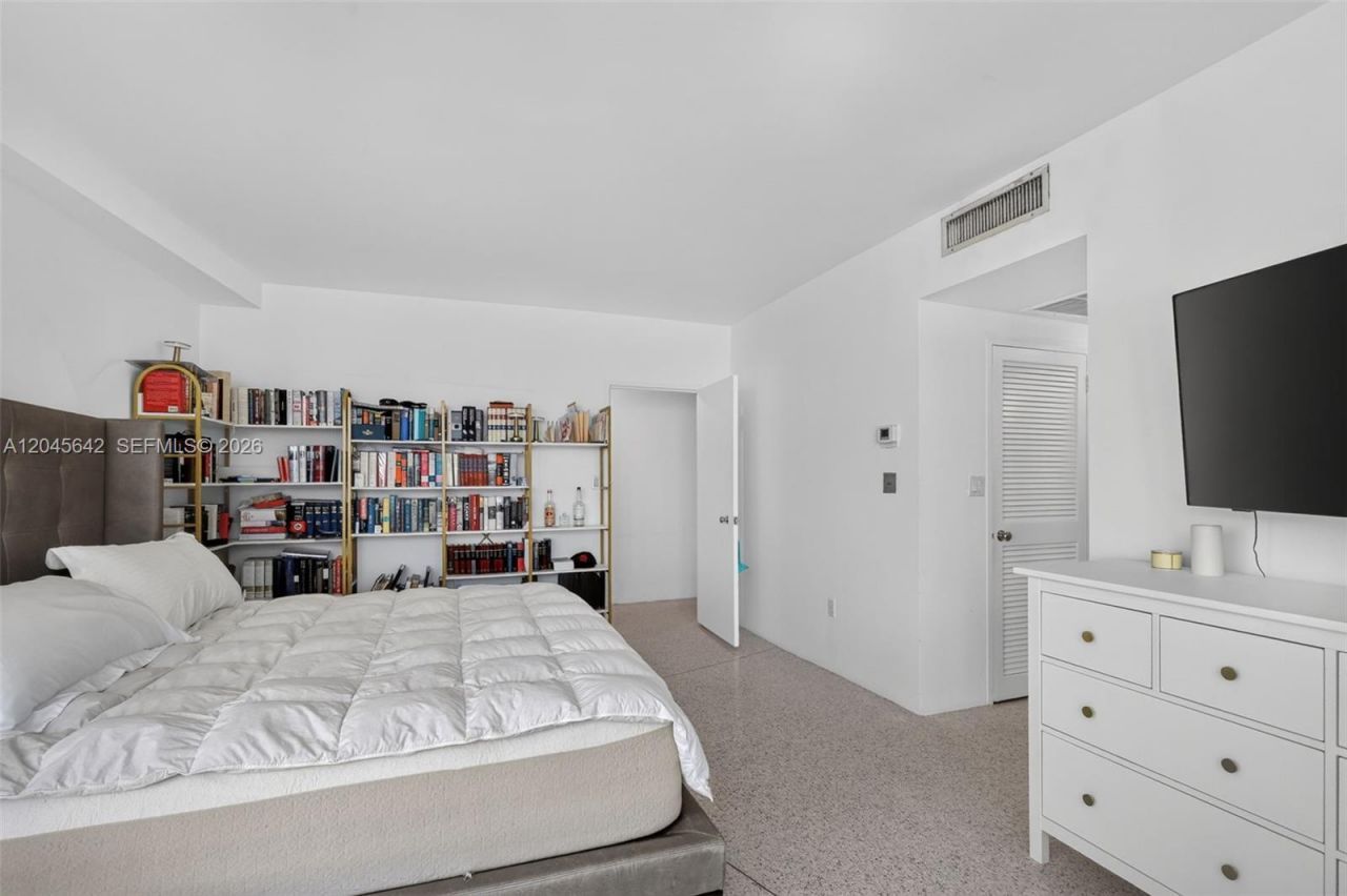 5255 Collins Ave , Unit 12E, Miami Beach, FL 33140 Photo