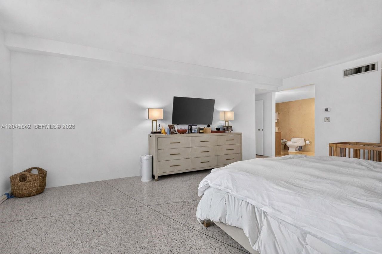 5255 Collins Ave , Unit 12E, Miami Beach, FL 33140 Photo