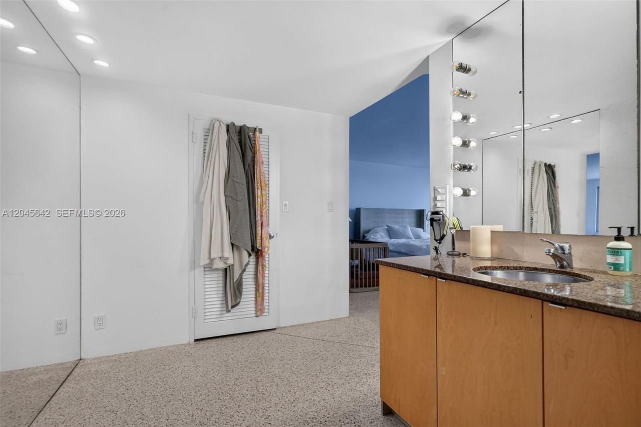 5255 Collins Ave , Unit 12E, Miami Beach, FL 33140 Photo