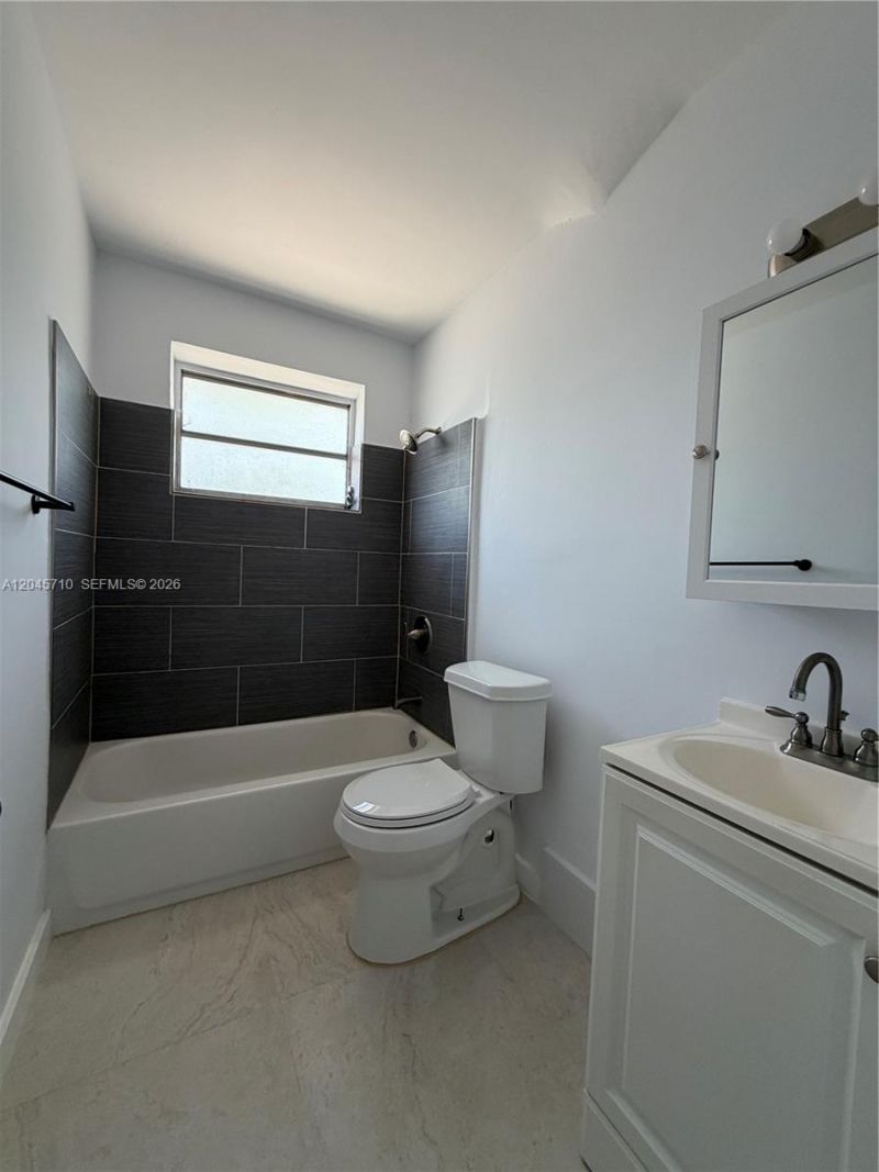 5954 NE 4th Ct , Unit 6, Miami, FL 33137 Photo