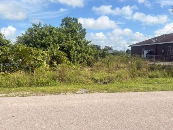 2806 54TH ST W, Lehigh Acres, FL 33971