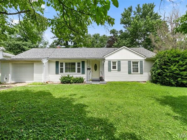 409 Hillside Avenue , Hillsboro, IL 62049