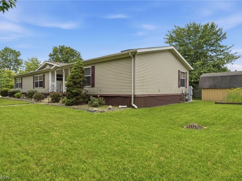 445 Pin Oak Circle, Elyria, OH 44035 Photo 2
