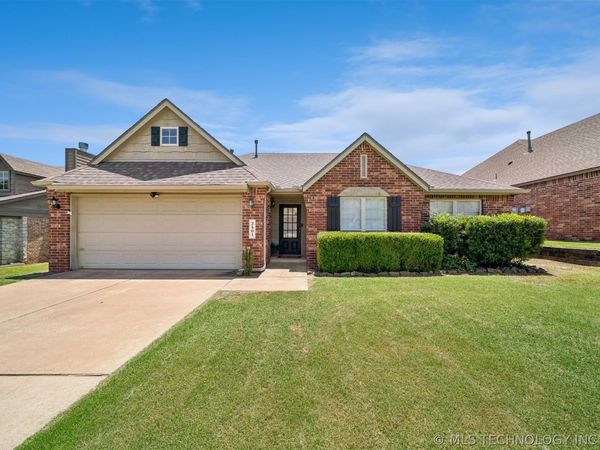 2401 W Pensacola Street , Broken Arrow, OK 74011