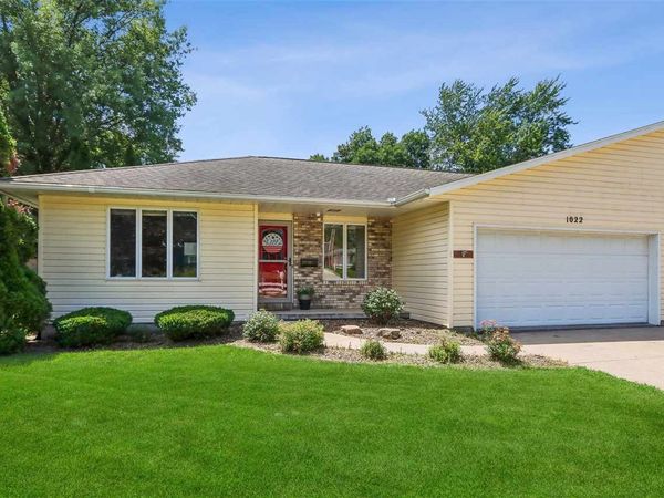 1022 Chatham Drive, Williamsburg, IA 52361