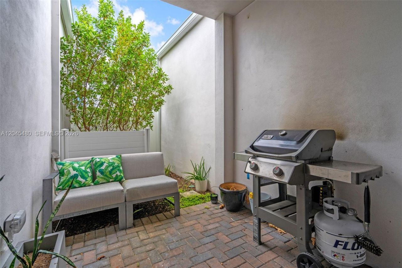 387 NW 17th St , Fort Lauderdale, FL 33311 Photo