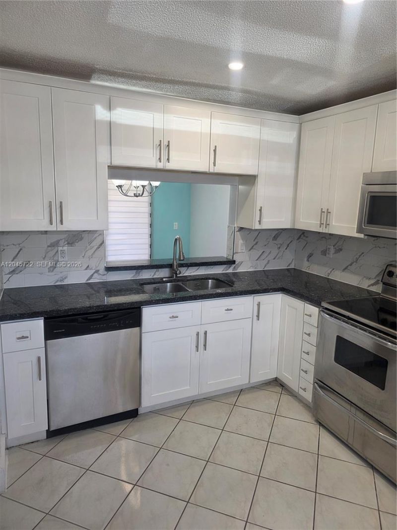 6119 NW 171st St , Unit 6116, Hialeah, FL 33015 Photo