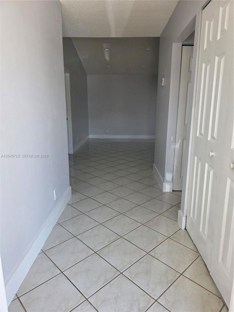 6119 NW 171st St , Unit 6116, Hialeah, FL 33015 Photo