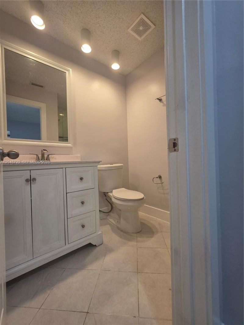 6119 NW 171st St , Unit 6116, Hialeah, FL 33015 Photo