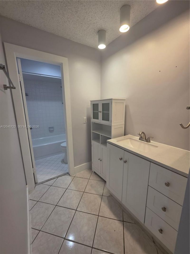 6119 NW 171st St , Unit 6116, Hialeah, FL 33015 Photo