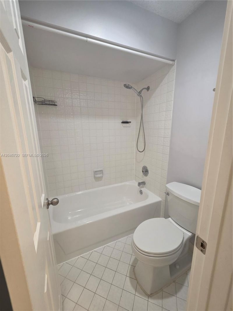 6119 NW 171st St , Unit 6116, Hialeah, FL 33015 Photo