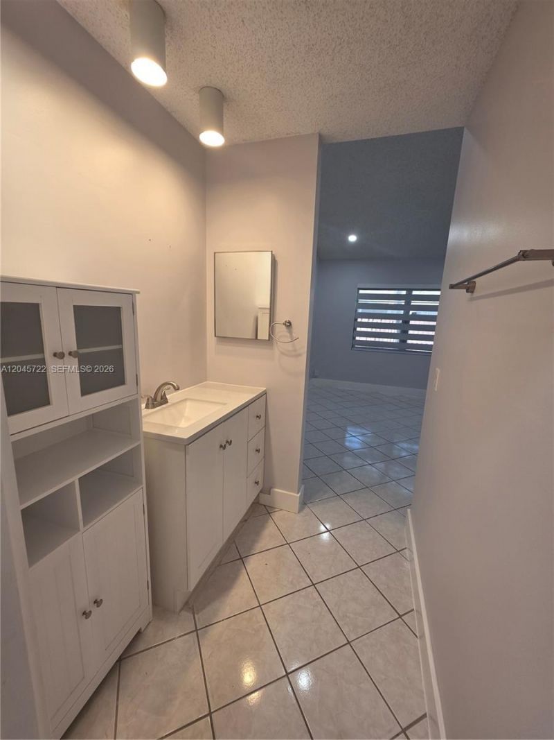 6119 NW 171st St , Unit 6116, Hialeah, FL 33015 Photo