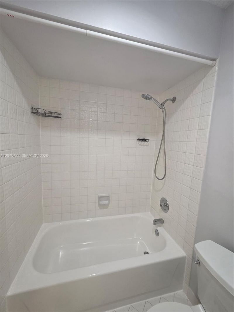 6119 NW 171st St , Unit 6116, Hialeah, FL 33015 Photo