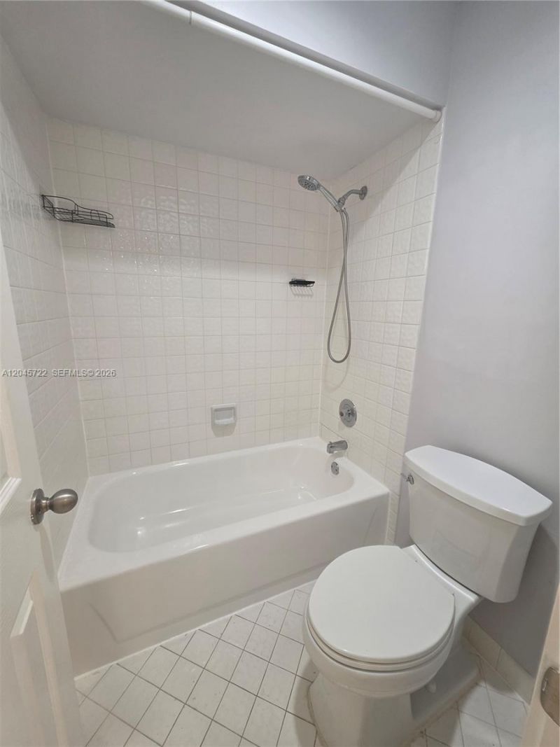 6119 NW 171st St , Unit 6116, Hialeah, FL 33015 Photo