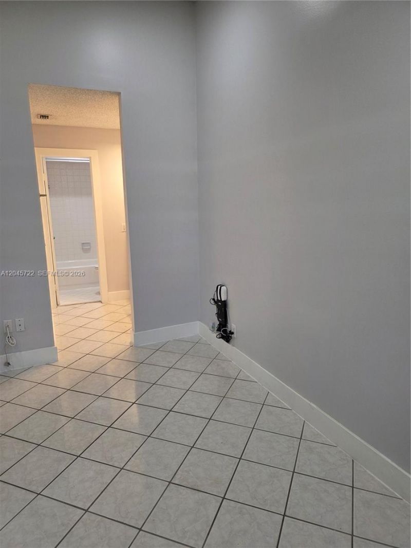 6119 NW 171st St , Unit 6116, Hialeah, FL 33015 Photo