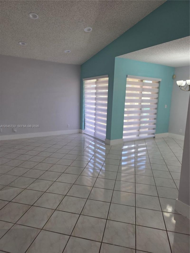 6119 NW 171st St , Unit 6116, Hialeah, FL 33015 Photo
