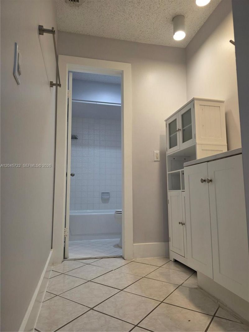 6119 NW 171st St , Unit 6116, Hialeah, FL 33015 Photo