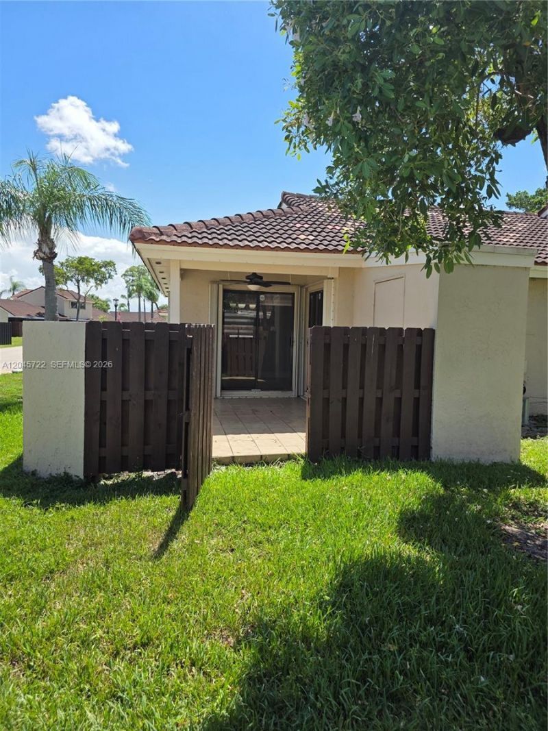 6119 NW 171st St , Unit 6116, Hialeah, FL 33015 Photo