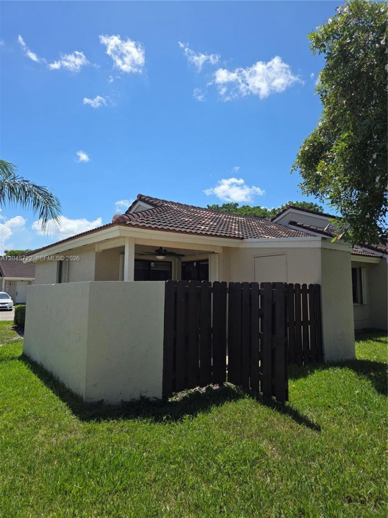 6119 NW 171st St , Unit 6116, Hialeah, FL 33015 Photo
