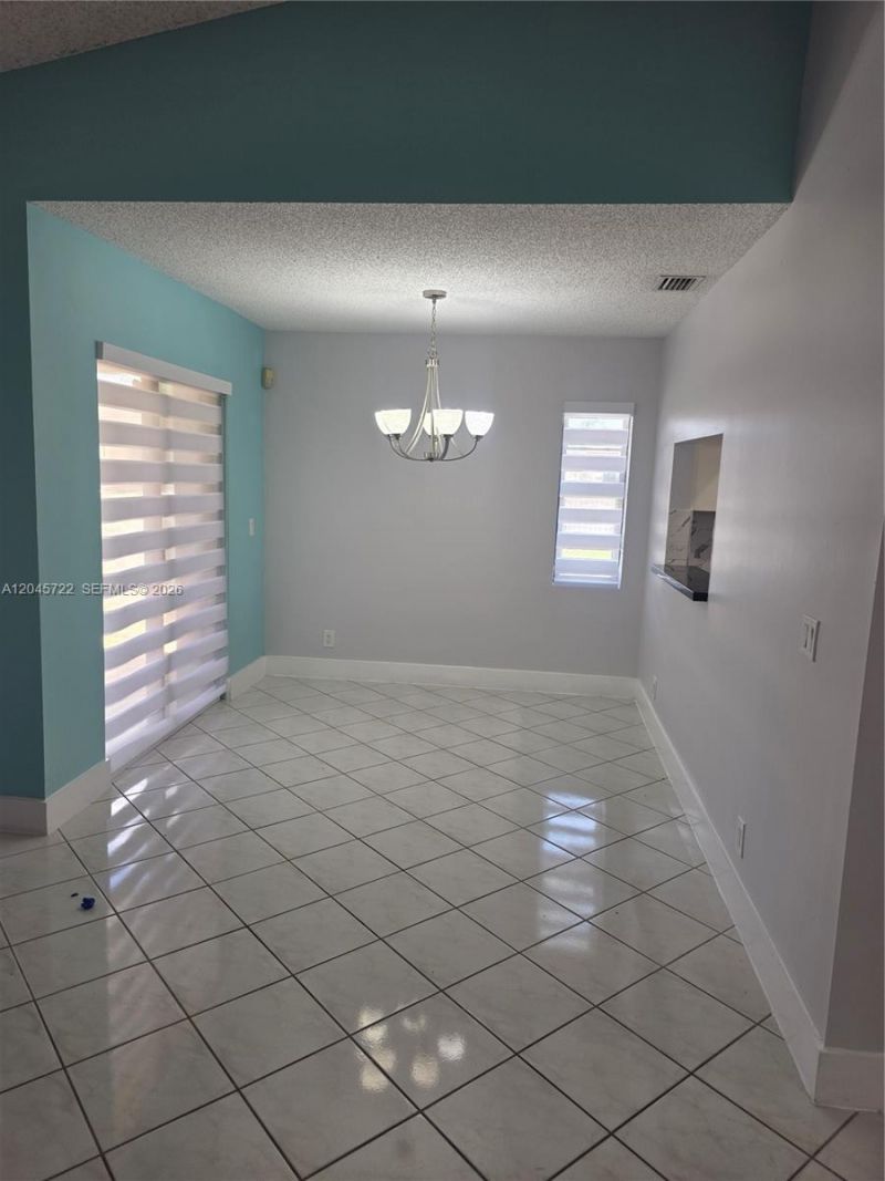 6119 NW 171st St , Unit 6116, Hialeah, FL 33015 Photo