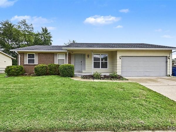 2904 Advance Drive , Florissant, MO 63031
