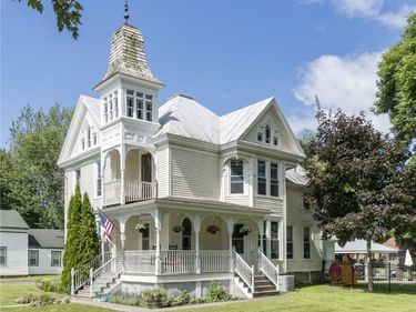 208 S Broad Street, Sackets Harbor, NY 13685