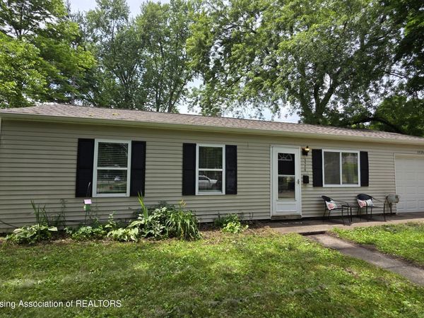 3920 S Deerfield Avenue, Lansing, MI 48911