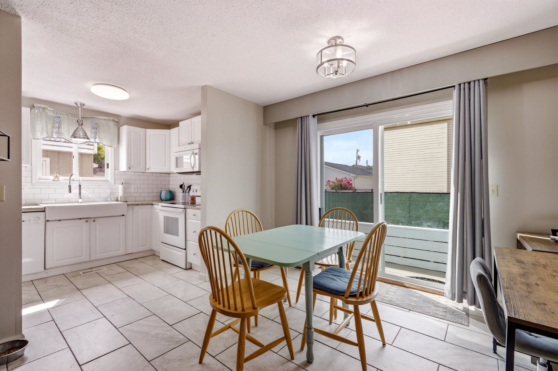 1609-c Edge Dr.  Photo 5