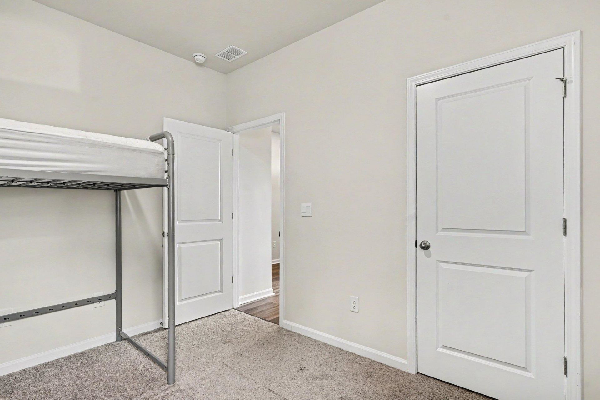655 Gryffindor Dr. Photo 20