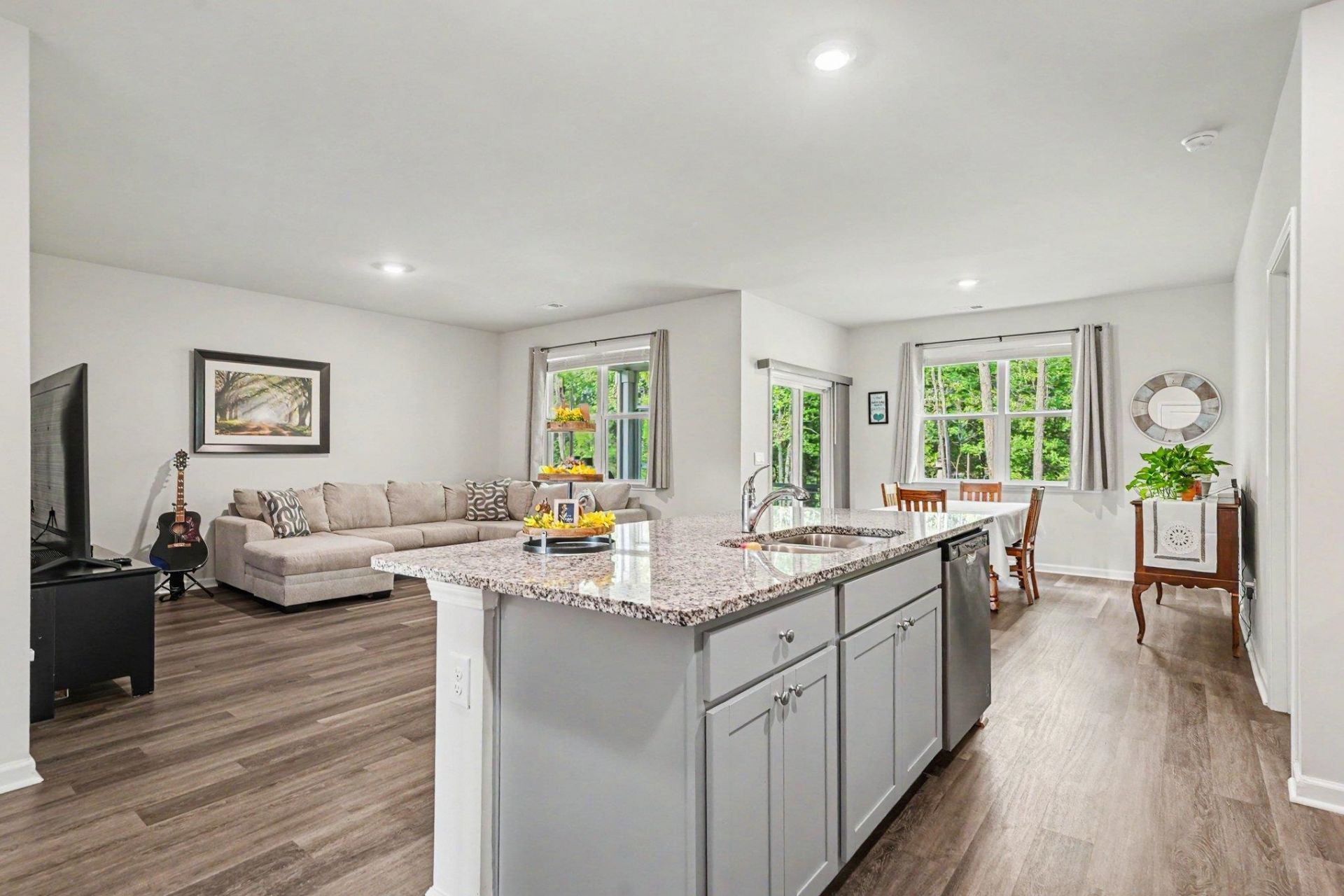 655 Gryffindor Dr. Photo 8