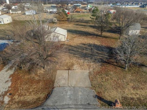 11635 N 156th East Avenue , Collinsville, OK 74021