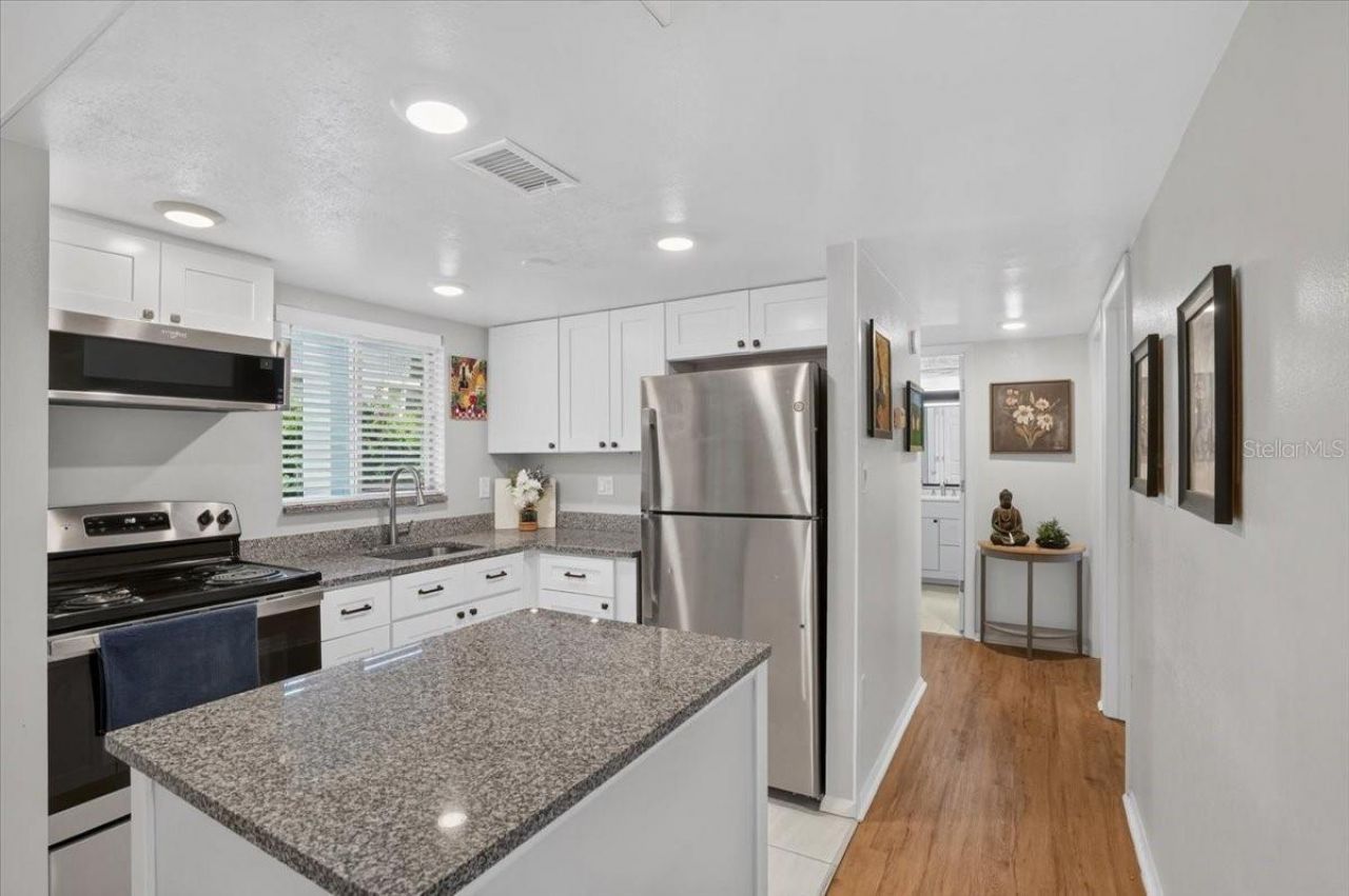2053 Sunset Drive, Unit G3, Bradenton, FL 34207 Photo