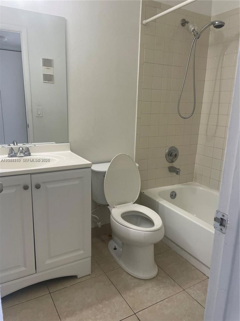 20825 NE 8th Ct , Unit 202-19, Miami, FL 33179 Photo