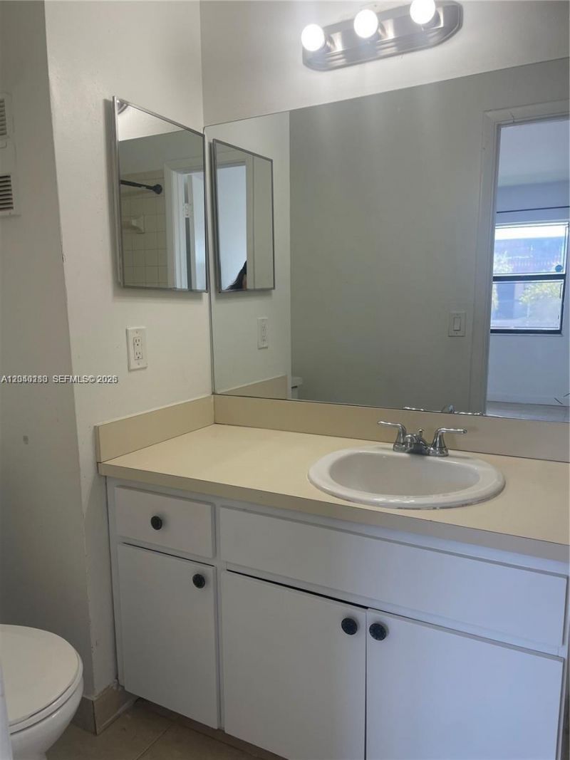 20825 NE 8th Ct , Unit 202-19, Miami, FL 33179 Photo