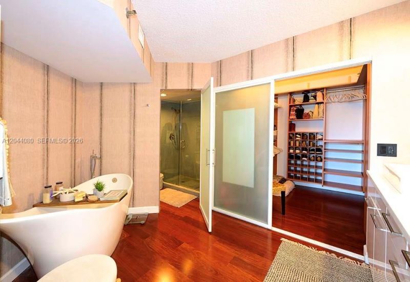 3600 Mystic Pointe Dr , Unit 718, Aventura, FL 33180 Photo