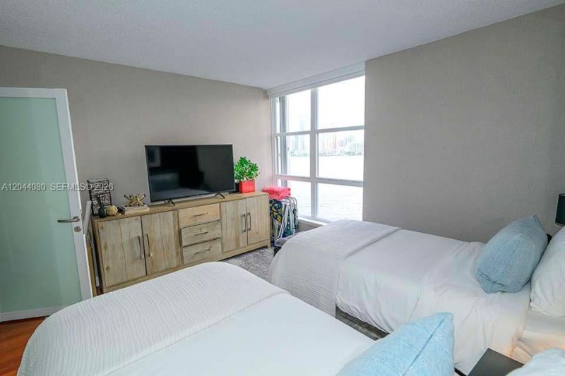 3600 Mystic Pointe Dr , Unit 718, Aventura, FL 33180 Photo